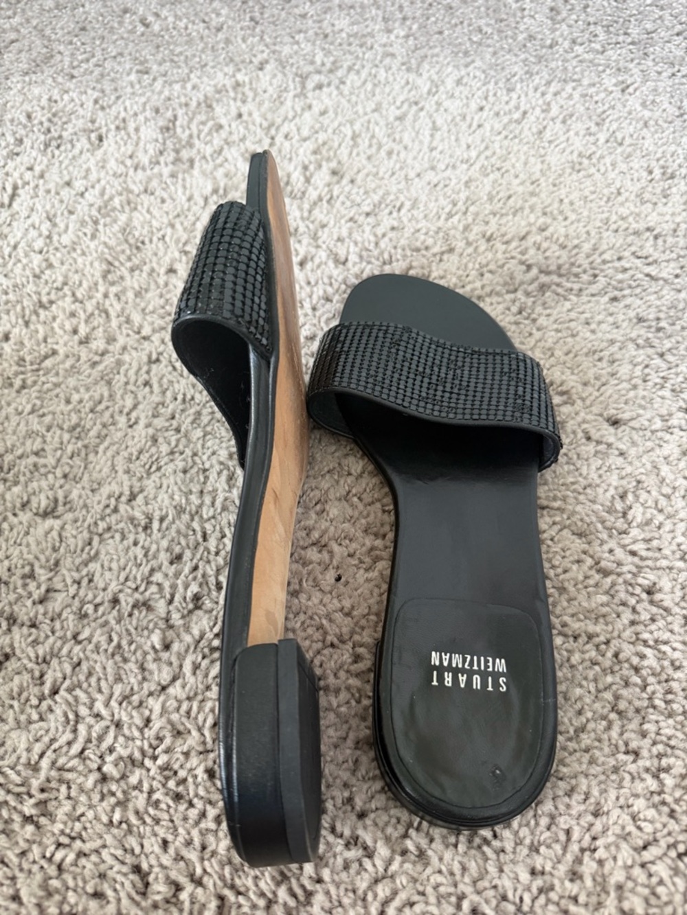 Stuart Weitzman crystal-embellished flat thong sandals in black leather. - Picture 3 of 6